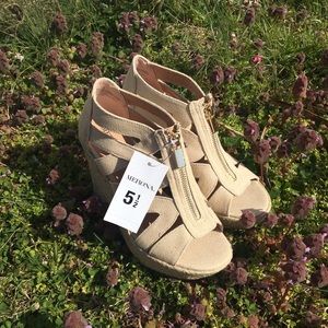 Tan wedges